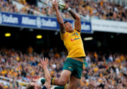 Folau leaps Australia v Scotland 2017