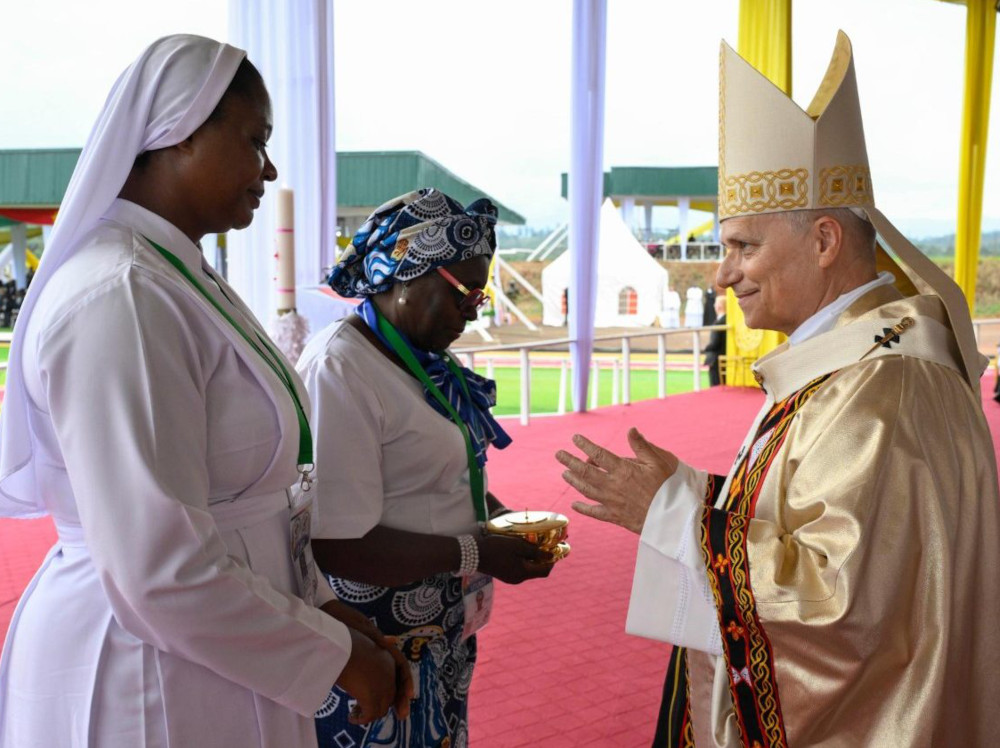 Pope Leo recieves gifts in Bamenda Cameroon
